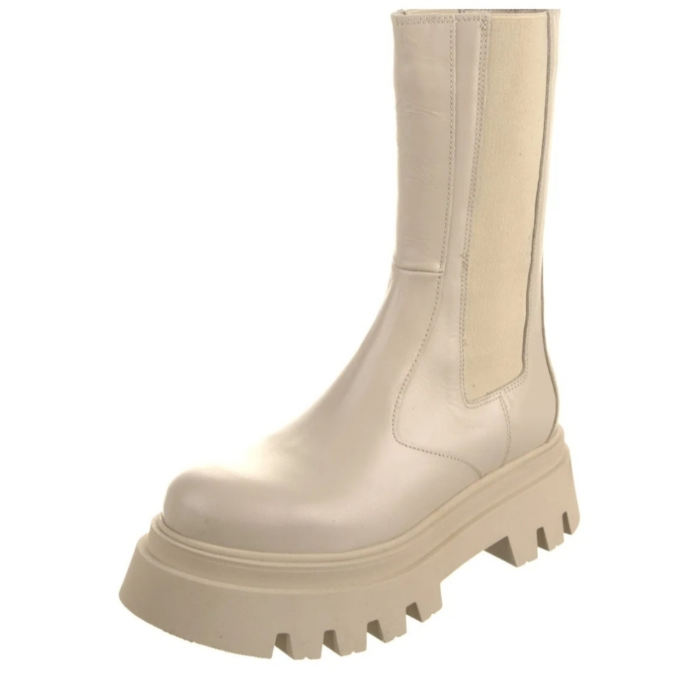 ALOHAS boots Size 9